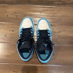 Jordan 1 Low - UNC Boys size 6.5 like new